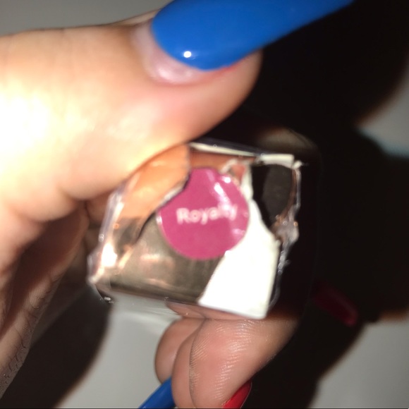 LURELLA MATTE LIQUID LIPSTICK SHADE “ROYALTY” - Picture 5 of 5